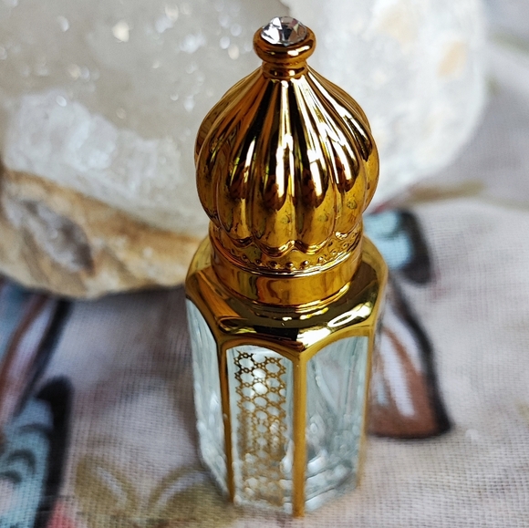 Vintage Reproduction Small Glass & Gold Perfume Bottle with Dauber Crystal Top - Picture 3 of 9